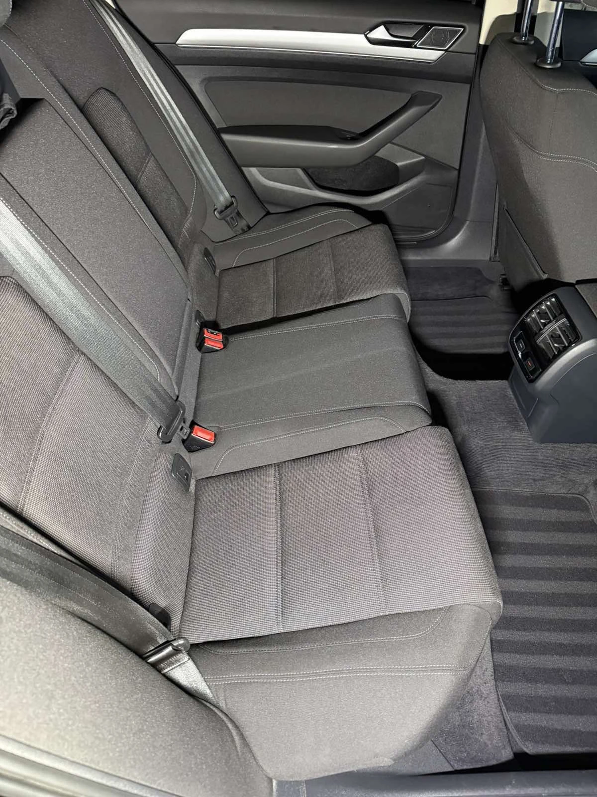 VW Passat, снимка 15 - Автомобили и джипове - 53729045