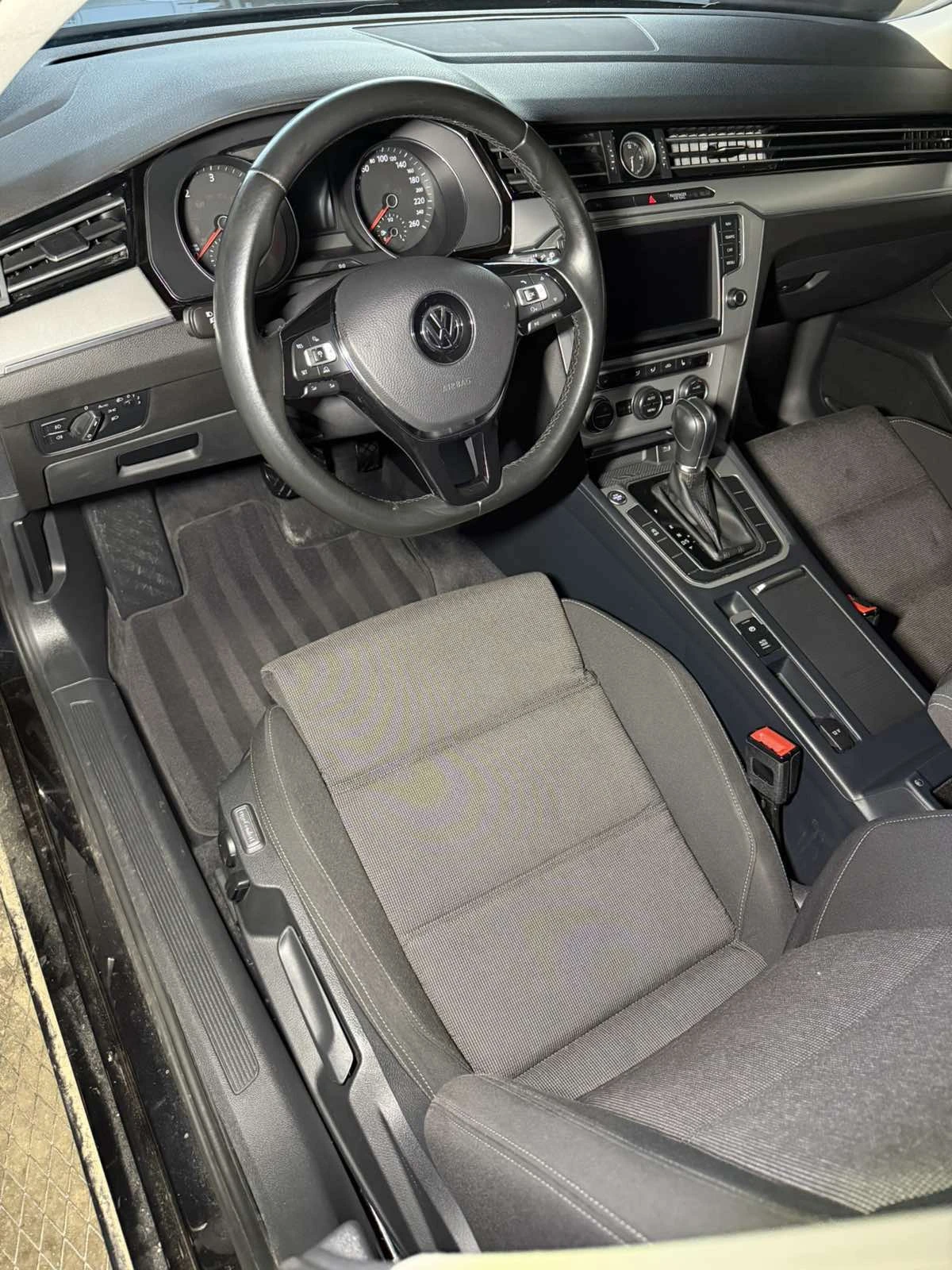 VW Passat, снимка 11 - Автомобили и джипове - 53729045