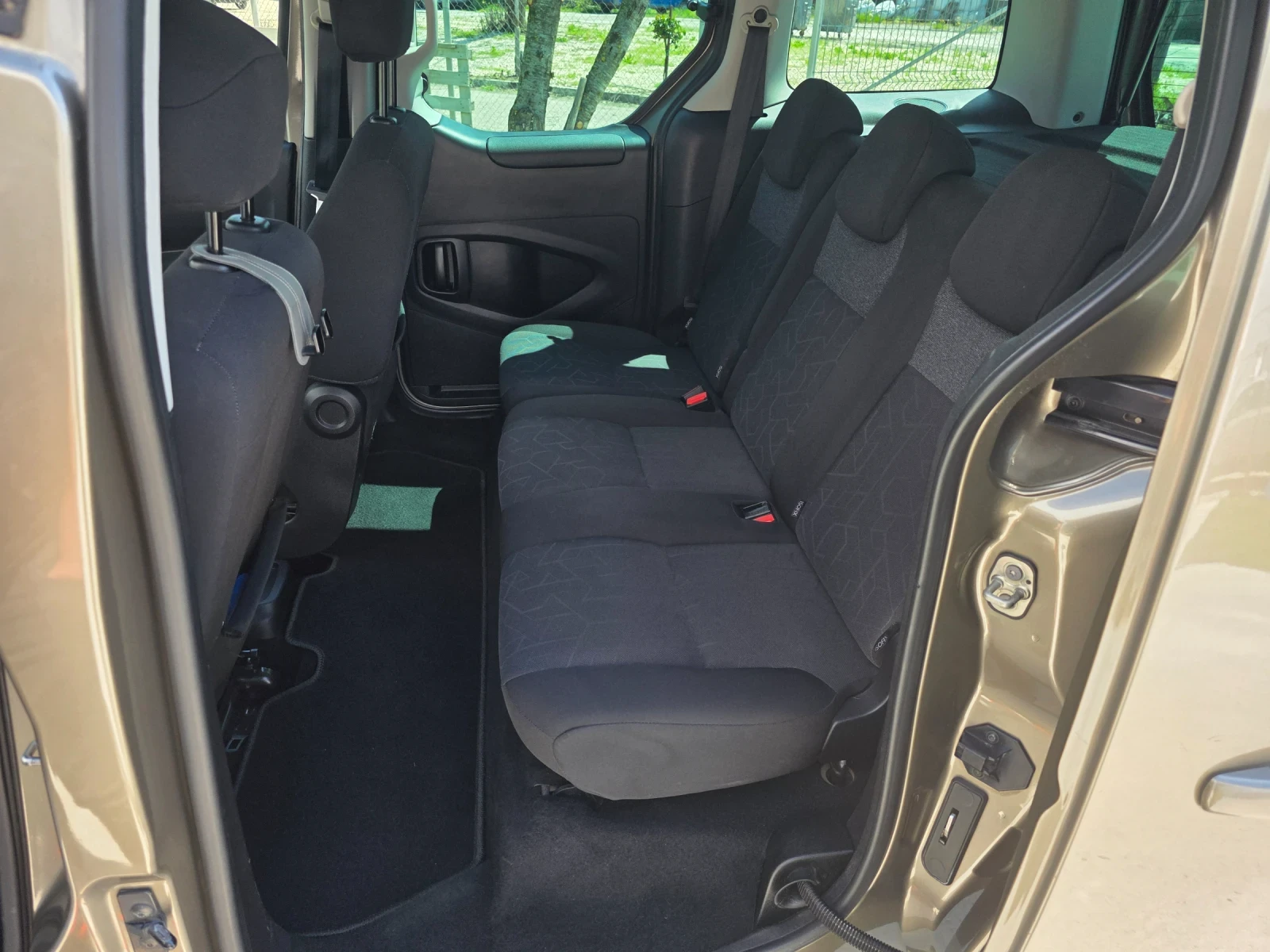 Peugeot Partner 1.6 HDI 4+ 1 100 �� | Mobile.bg � ����������� 13