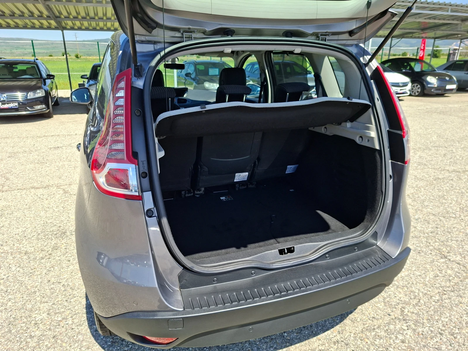 Renault Scenic 1, 5 dci, снимка 15 - Автомобили и джипове - 54442544