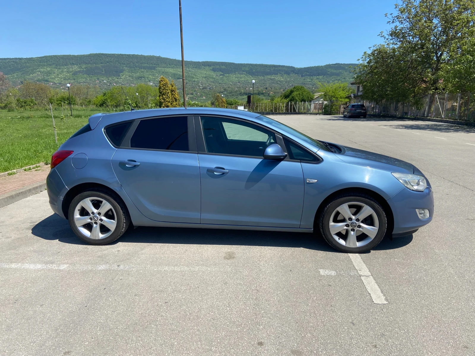 Opel Astra 1.7 CDTi, снимка 4 - Автомобили и джипове - 54477602