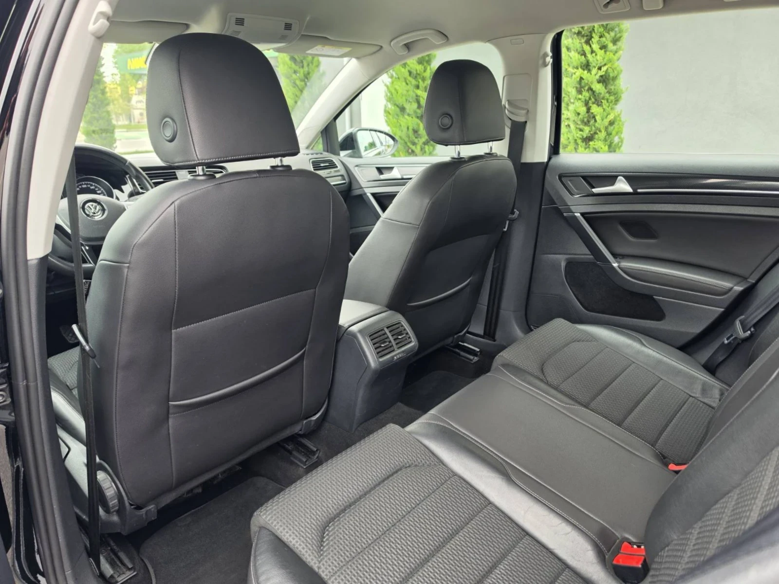 VW Golf 2.0* Highline* Navi., снимка 10 - Автомобили и джипове - 54479205