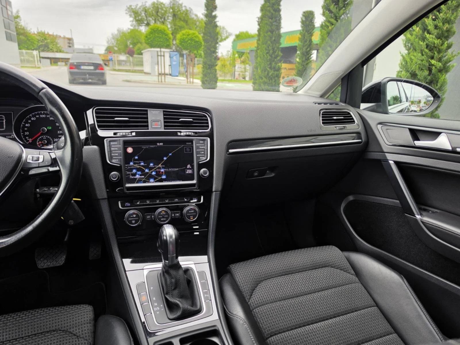 VW Golf 2.0* Highline* Navi., снимка 12 - Автомобили и джипове - 54479205