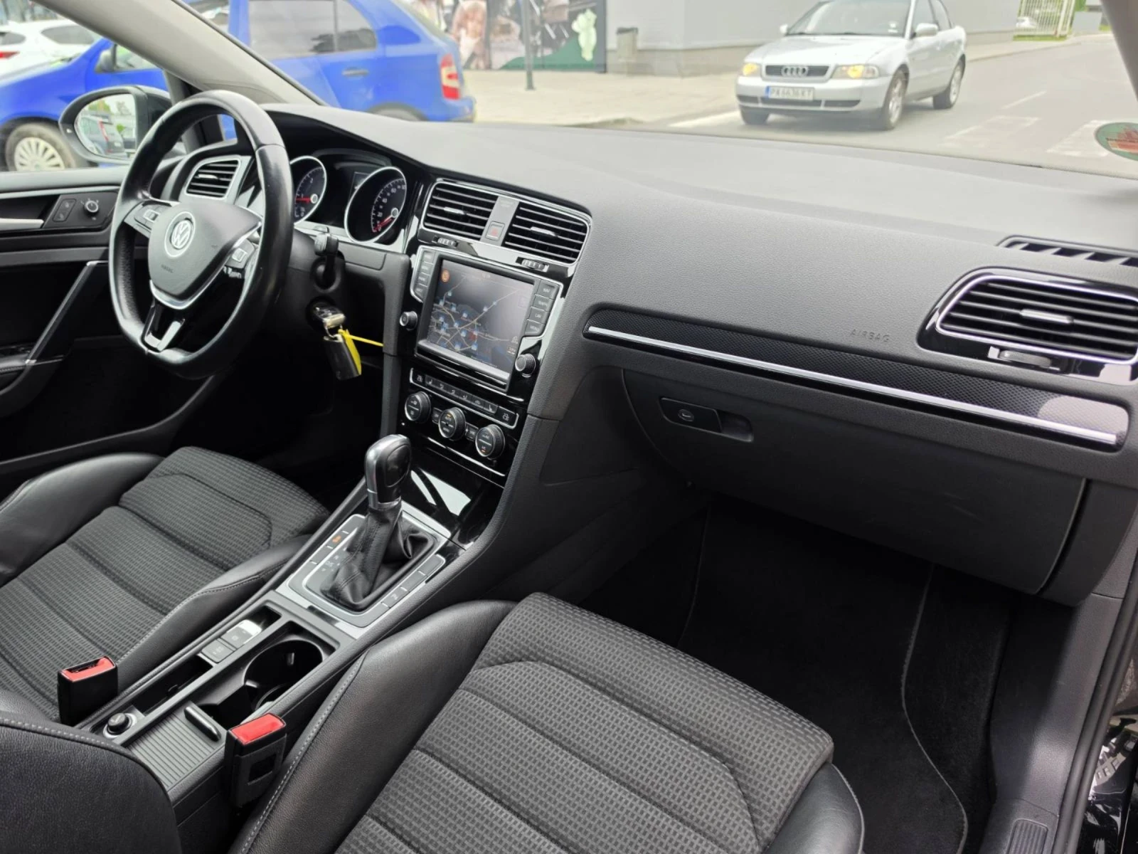 VW Golf 2.0* Highline* Navi., снимка 8 - Автомобили и джипове - 54479205