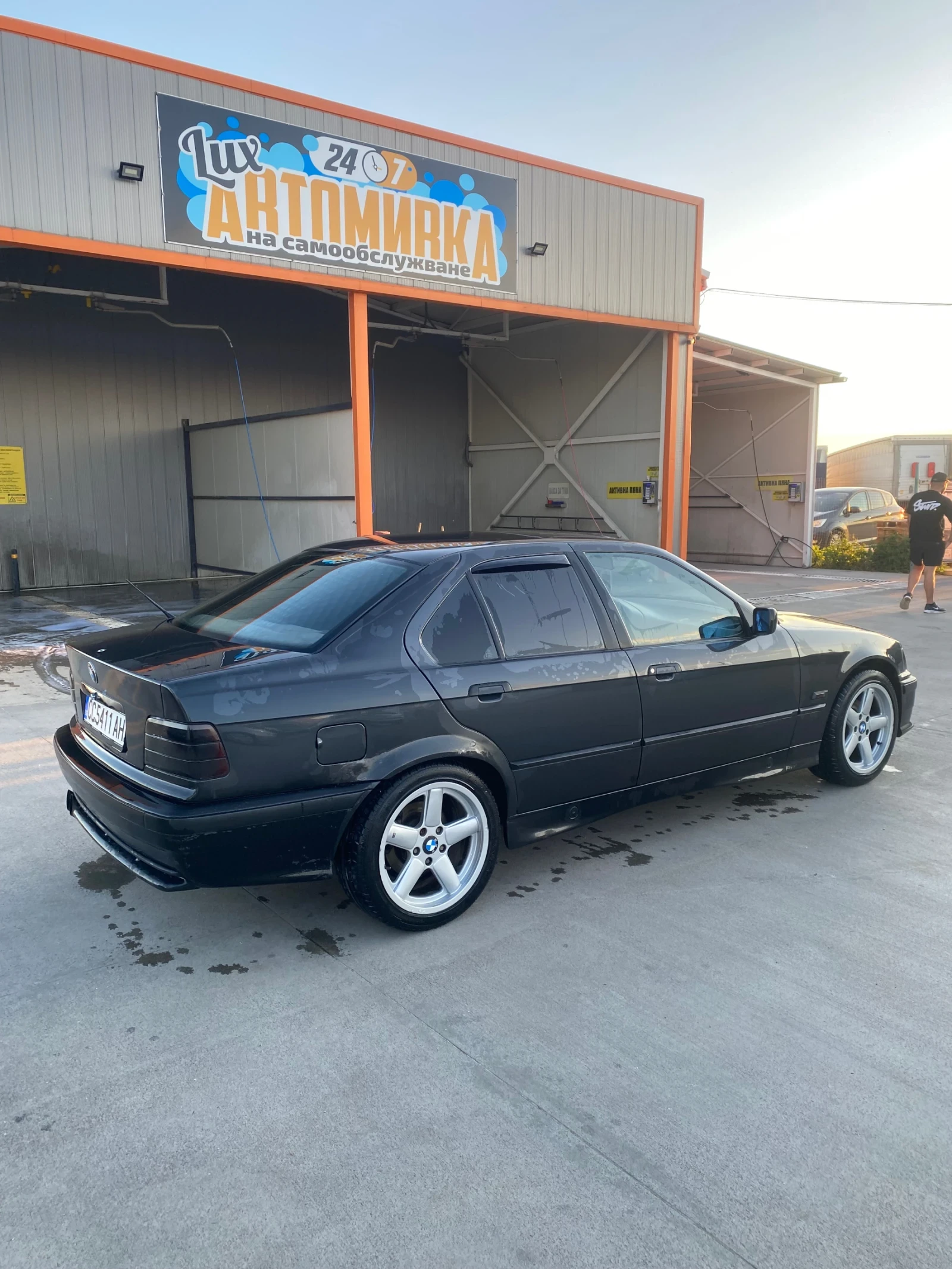 BMW 320 320i, снимка 5 - Автомобили и джипове - 54904203