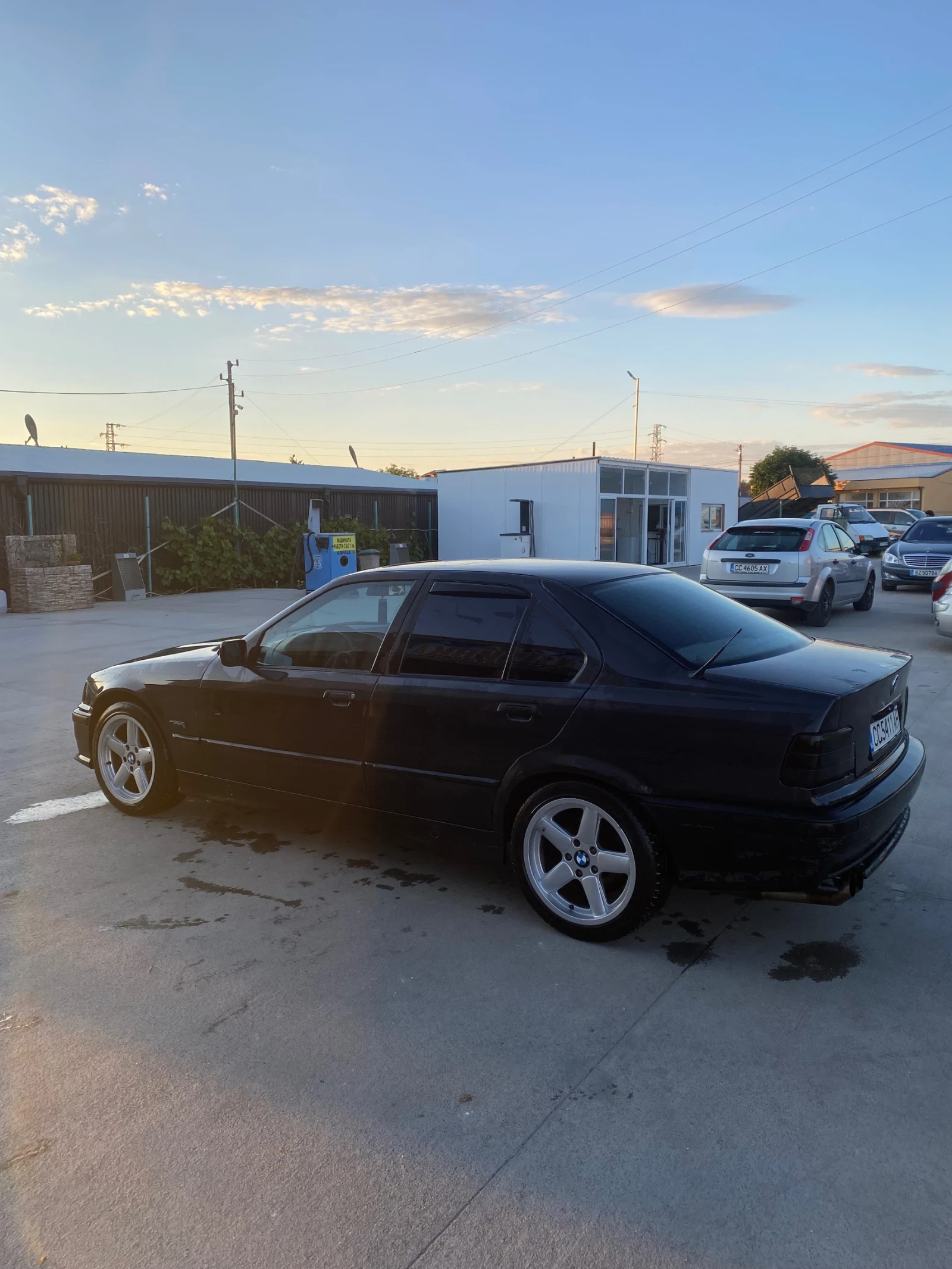 BMW 320 320i, снимка 3 - Автомобили и джипове - 54904203