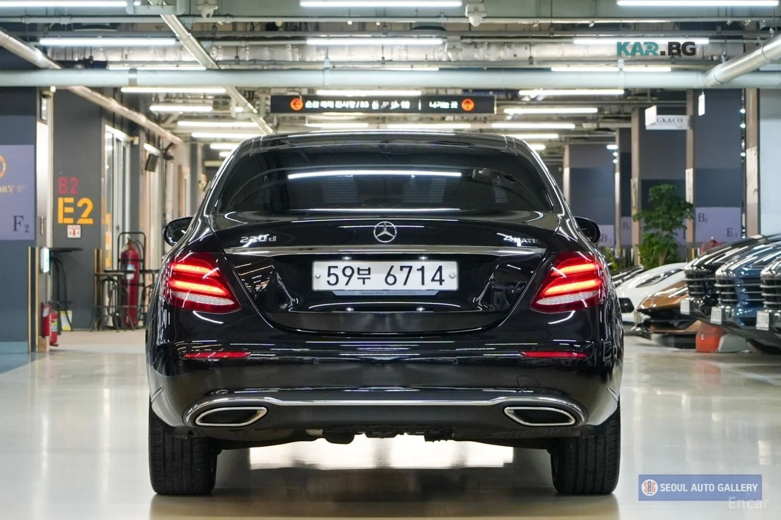 Mercedes-Benz E 220 4MATIC* EXCLUSIVE* ПОДГРЕВ* ОБДУХВ* BURMASTER* PAN, снимка 4 - Автомобили и джипове - 54934472