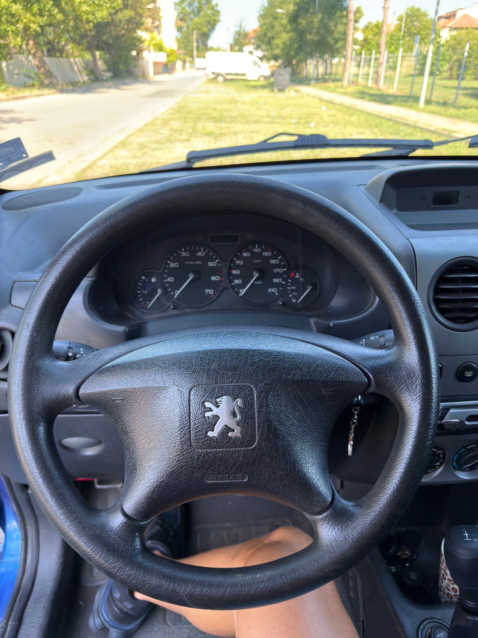 Peugeot Partner 1.6 HDI Климатик, снимка 9 - Автомобили и джипове - 55471252