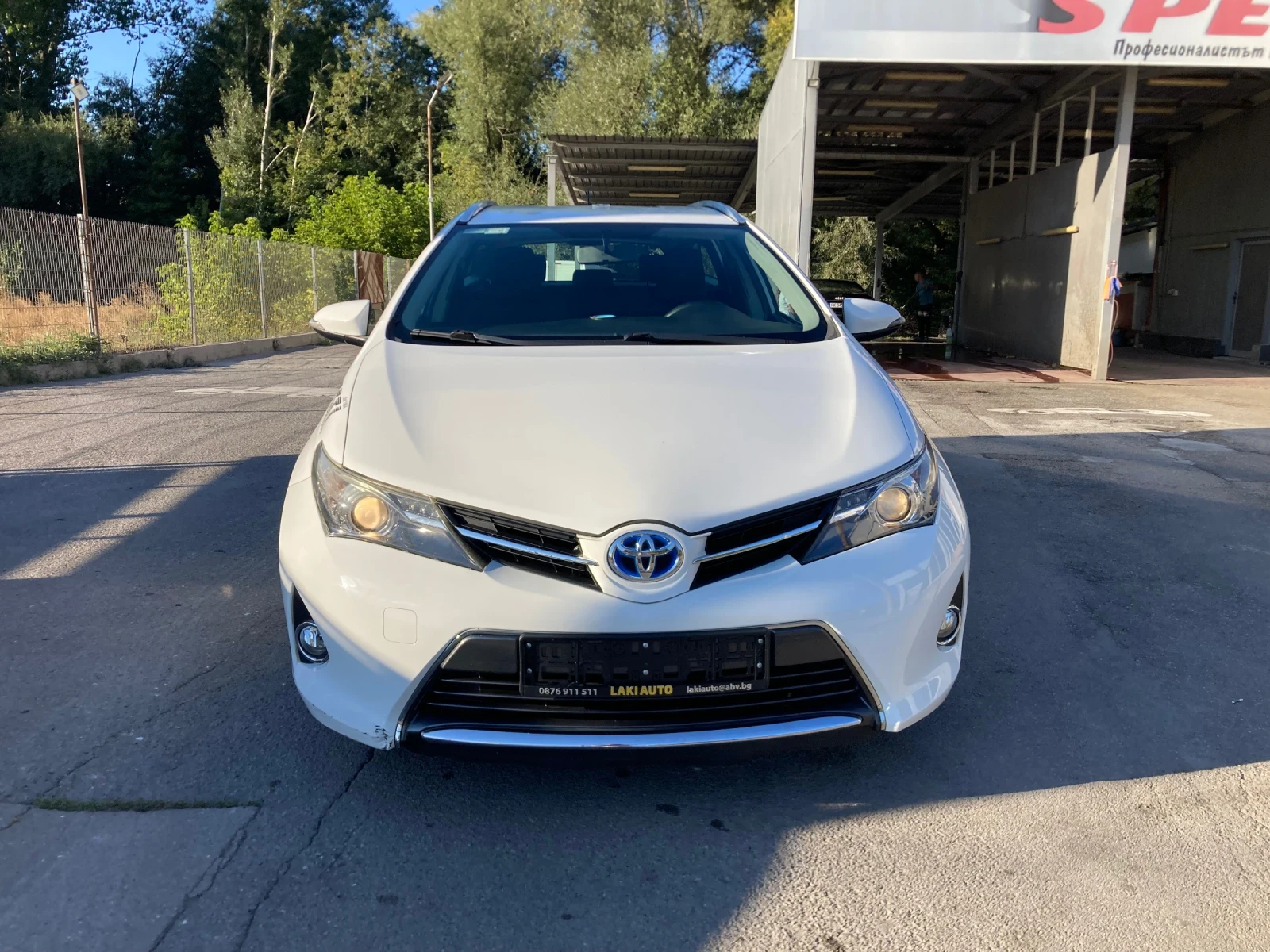 Toyota Auris 1.8 Hibrid 216000km, снимка 3 - Автомобили и джипове - 55929097