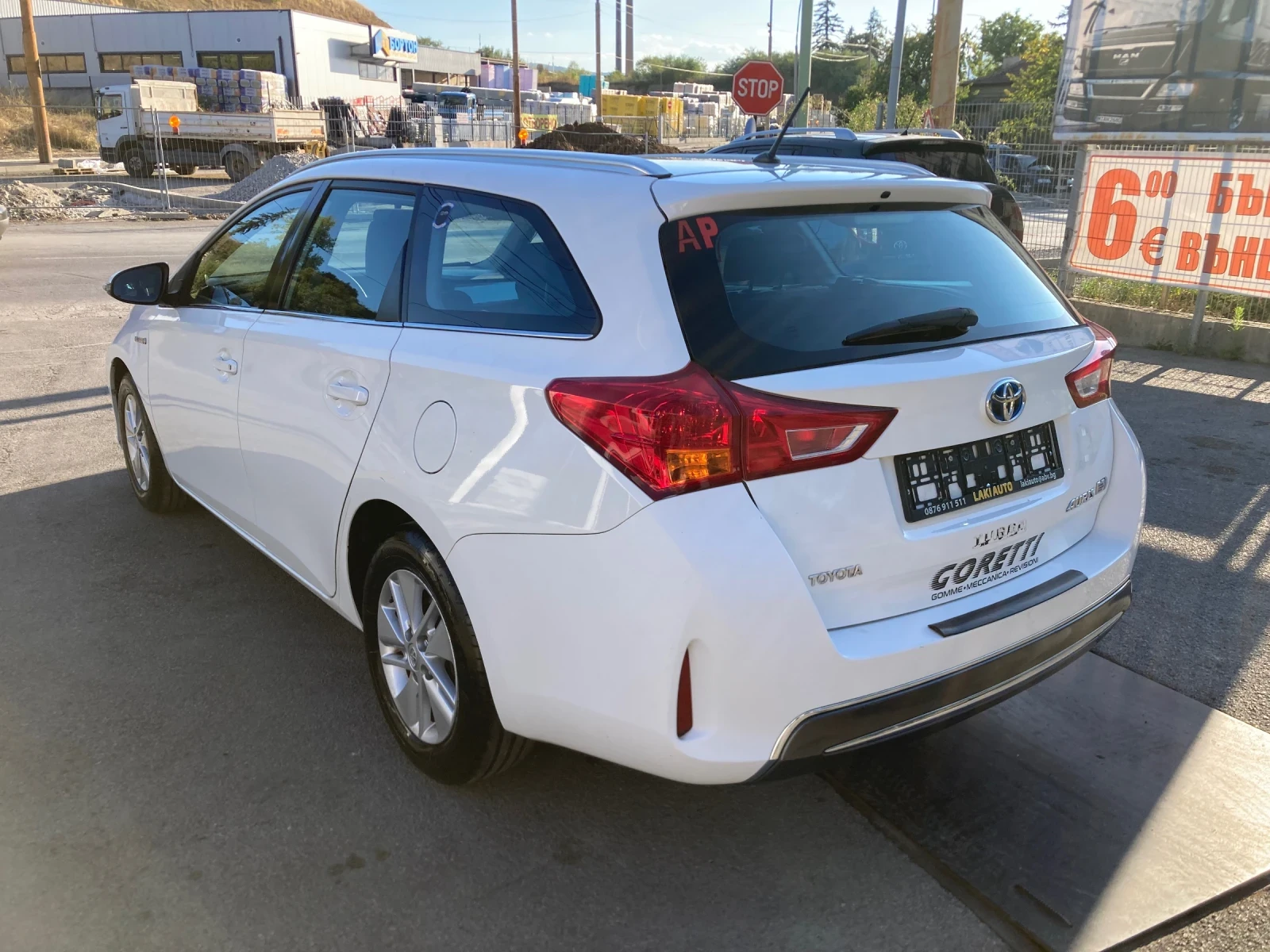 Toyota Auris 1.8 Hibrid 216000km, снимка 5 - Автомобили и джипове - 55929097