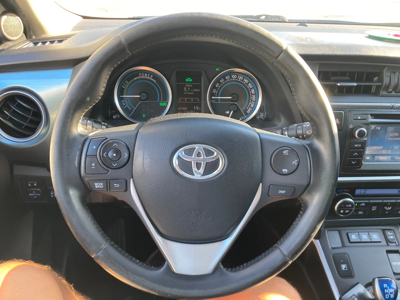 Toyota Auris 1.8 Hibrid 216000km, снимка 10 - Автомобили и джипове - 55929097