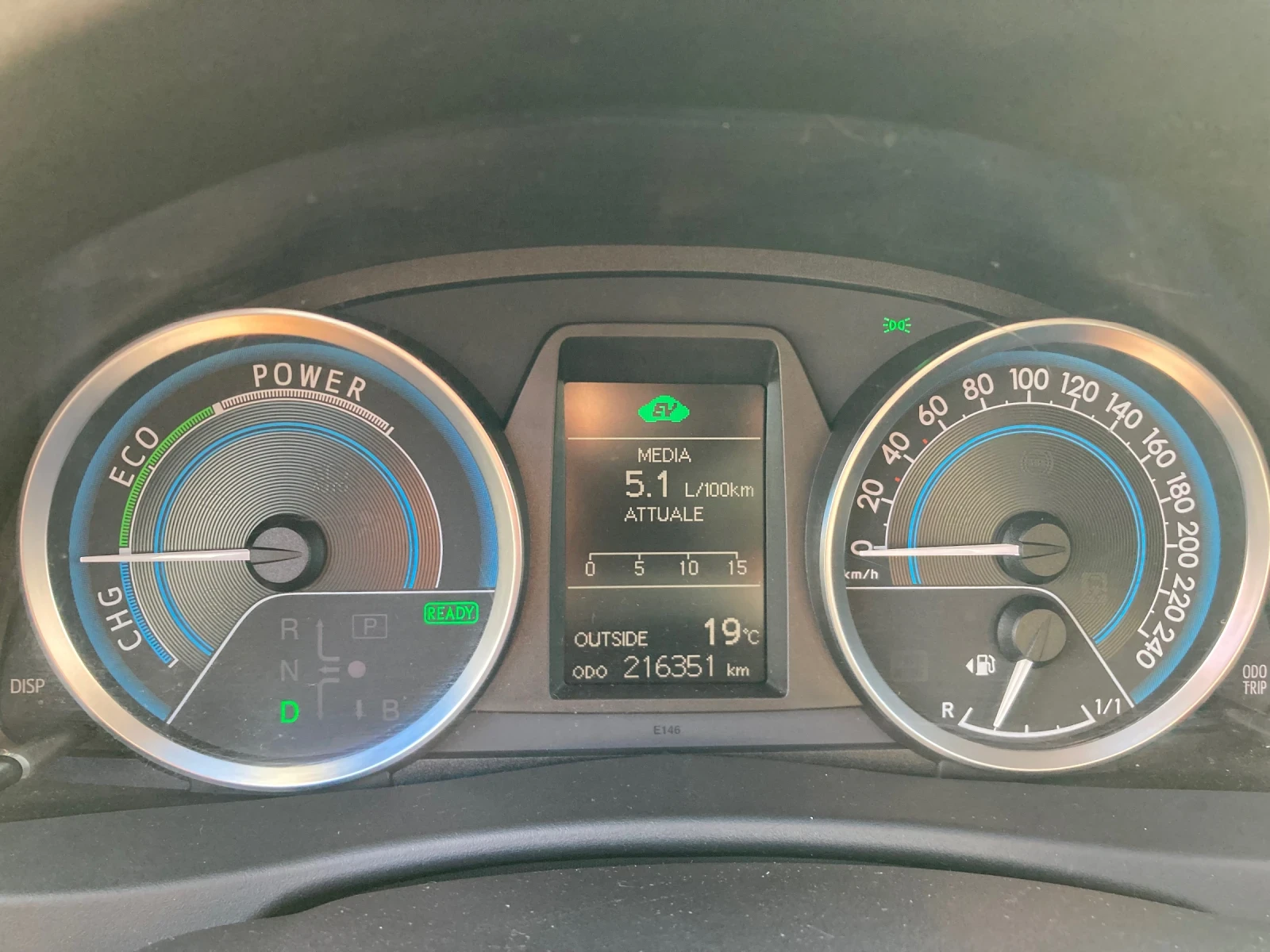 Toyota Auris 1.8 Hibrid 216000km, снимка 9 - Автомобили и джипове - 55929097