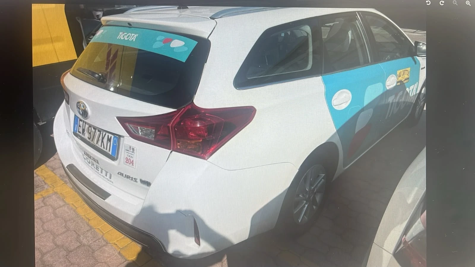 Toyota Auris 1.8 Hibrid 216000km, снимка 6 - Автомобили и джипове - 55929097