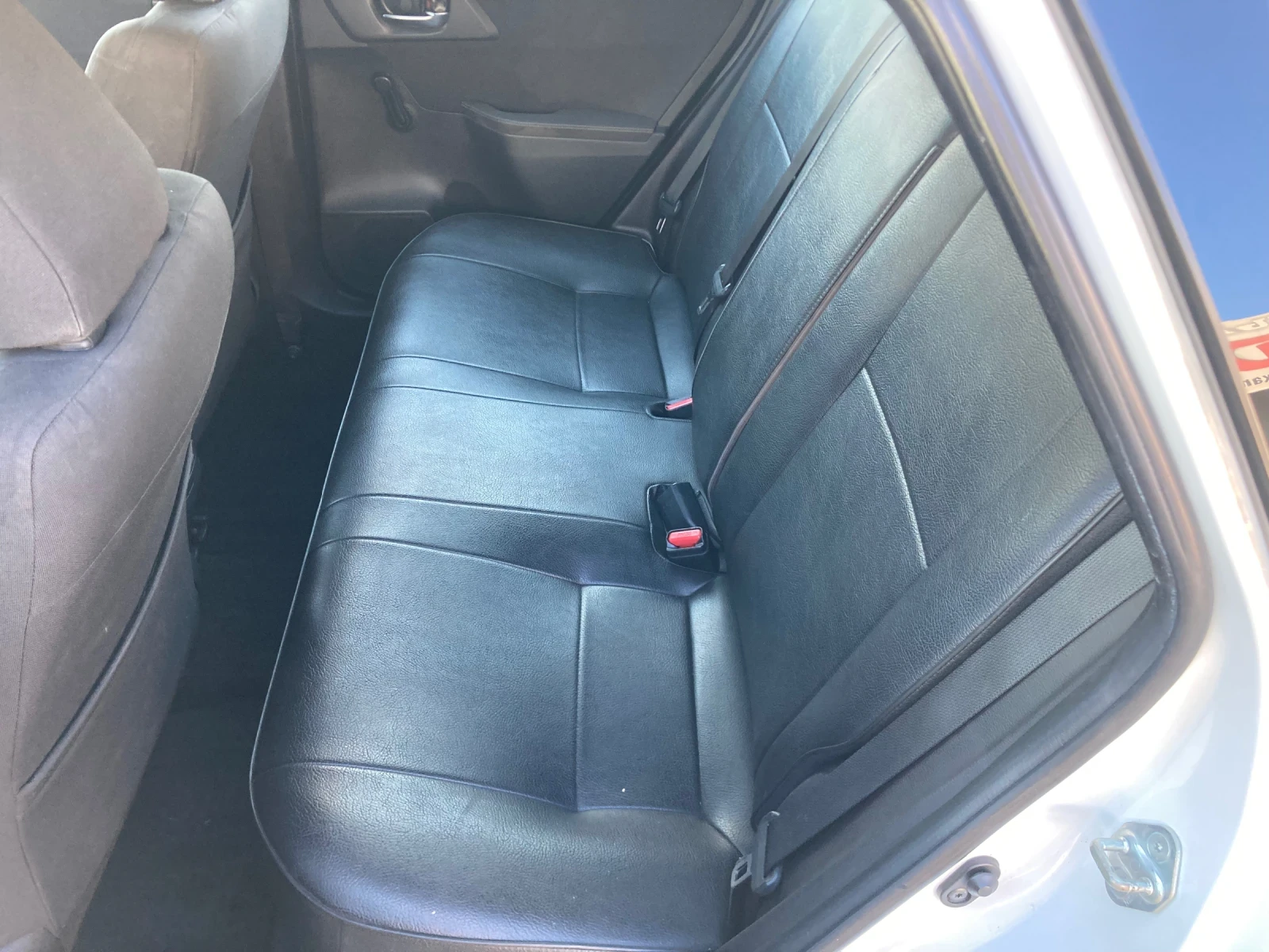 Toyota Auris 1.8 Hibrid 216000km, снимка 15 - Автомобили и джипове - 55929097