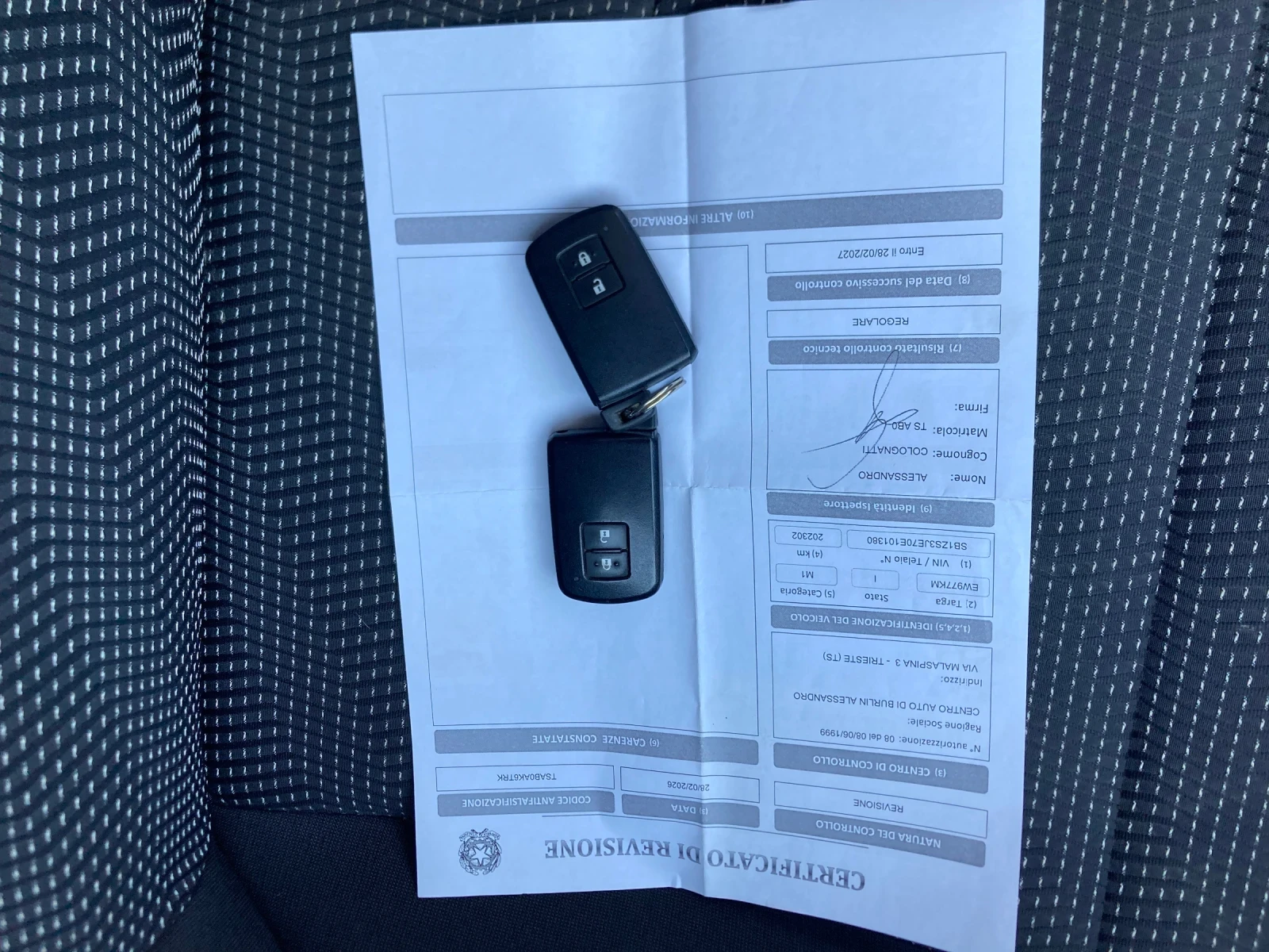Toyota Auris 1.8 Hibrid 216000km, снимка 14 - Автомобили и джипове - 55929097