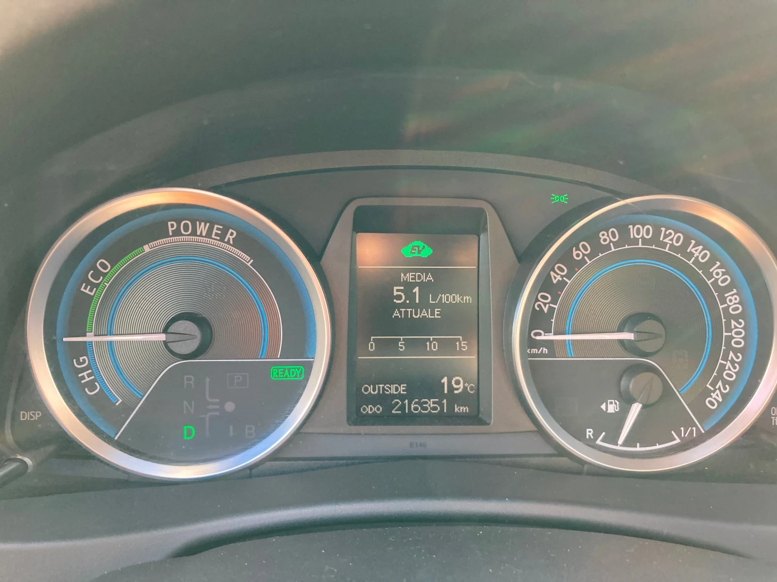 Toyota Auris 1.8 Hibrid 216000km, снимка 8 - Автомобили и джипове - 55929097