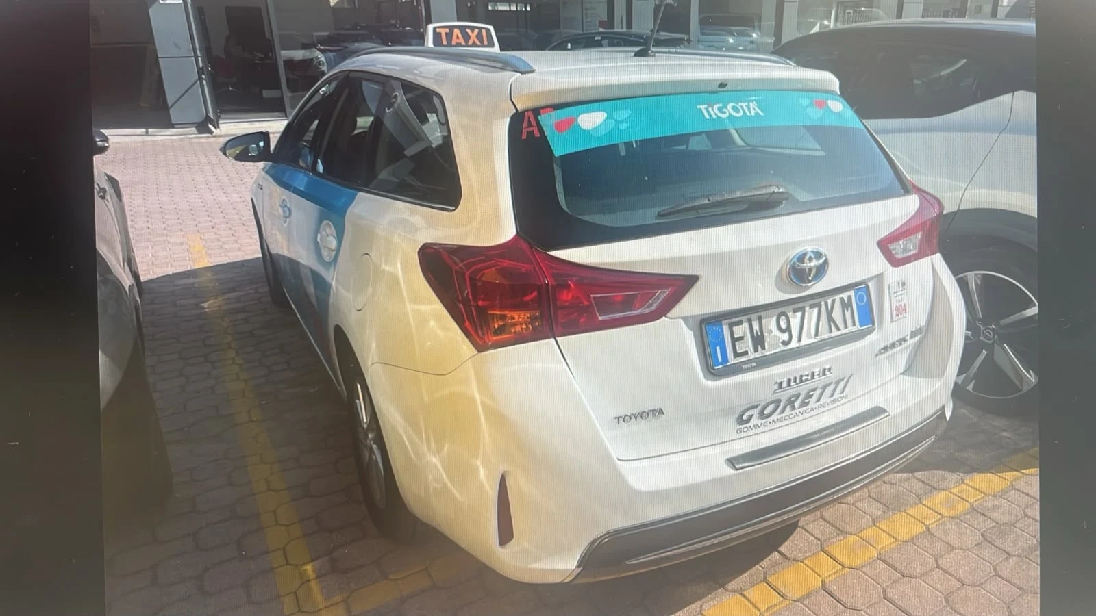 Toyota Auris 1.8 Hibrid 216000km, снимка 3 - Автомобили и джипове - 55929097