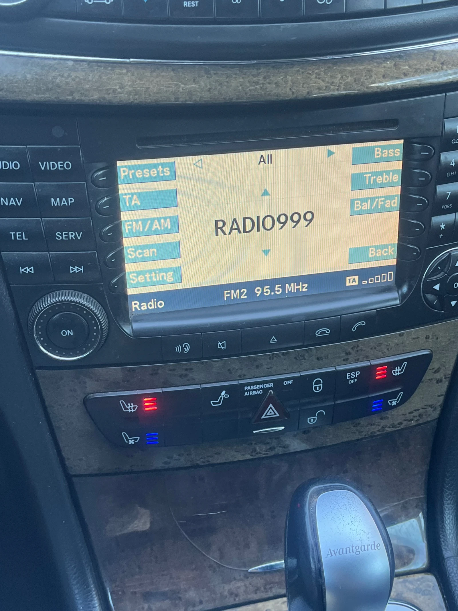 Mercedes-Benz E 320, снимка 9 - Автомобили и джипове - 56049485