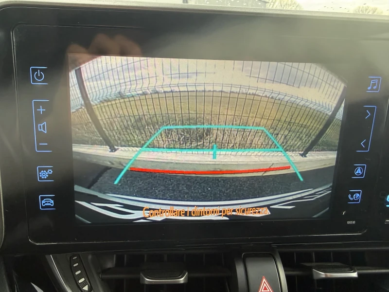 Toyota C-HR 1.8 Hybrid , снимка 16 - Автомобили и джипове - 53010263