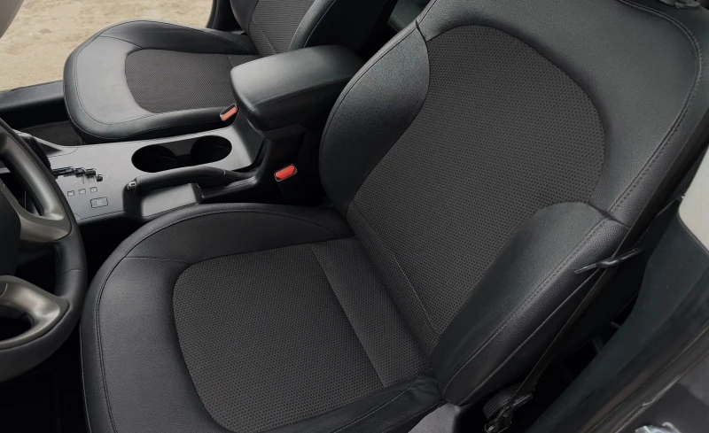 Hyundai IX35 2.0CRDI/FACE-LIFT/4X4/AВТОМАТ/ДОКАЗЕУМ ПРОБЕГ, снимка 9 - Автомобили и джипове - 53342396