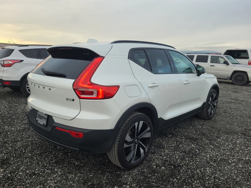 Volvo XC40 2.0L| 4x4| CARFAX| PANORAMA| HYBRID| , снимка 3 - Автомобили и джипове - 53357067
