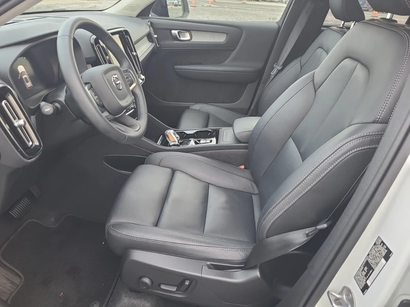 Volvo XC40 2.0L| 4x4| CARFAX| PANORAMA| HYBRID| , снимка 10 - Автомобили и джипове - 53357067