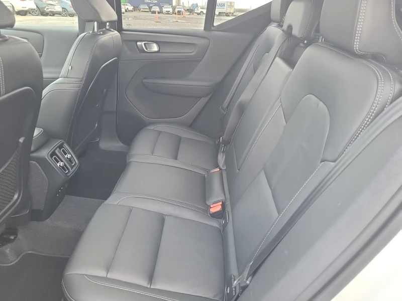 Volvo XC40 2.0L| 4x4| CARFAX| PANORAMA| HYBRID| , снимка 11 - Автомобили и джипове - 53357067