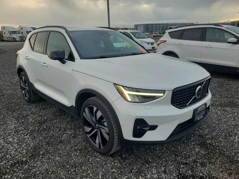 Volvo XC40 2.0L| 4x4| CARFAX| PANORAMA| HYBRID| , снимка 2 - Автомобили и джипове - 53357067