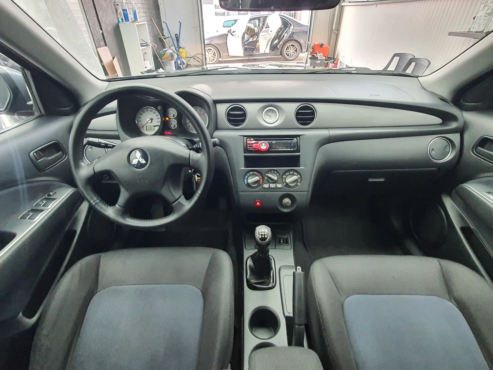 Mitsubishi Outlander 2.0i 16V 4x4 - изображение 8