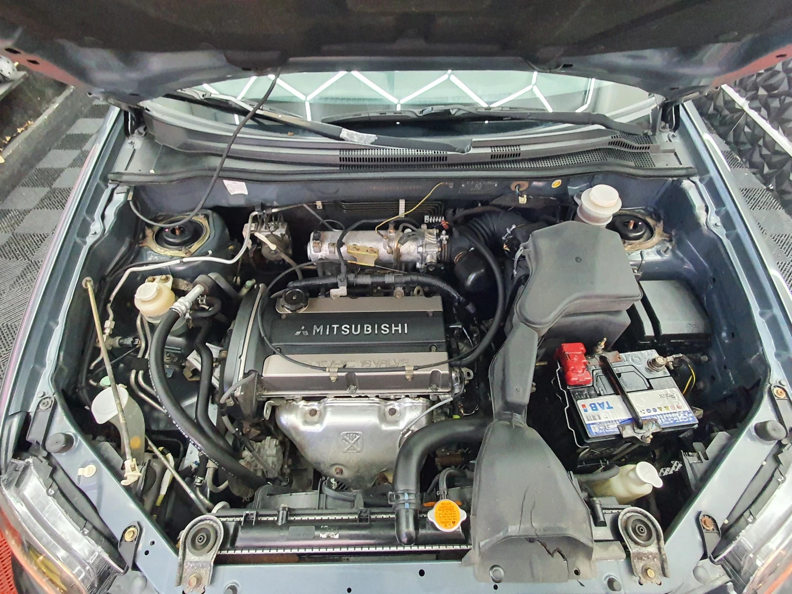 Mitsubishi Outlander 2.0i 16V 4x4 - изображение 10