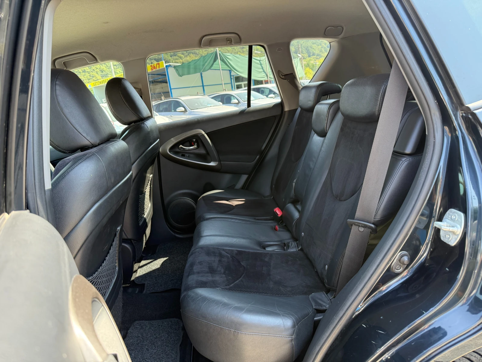 Toyota Rav4 2.2D-4D 4X4 КОЖА-ПОДГРЕВ-КЛИМАТРОНИК - изображение 10