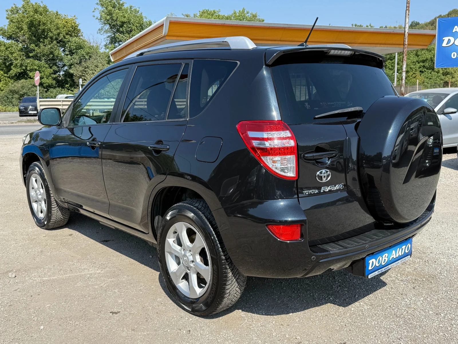 Toyota Rav4 2.2D-4D 4X4 КОЖА-ПОДГРЕВ-КЛИМАТРОНИК - изображение 4