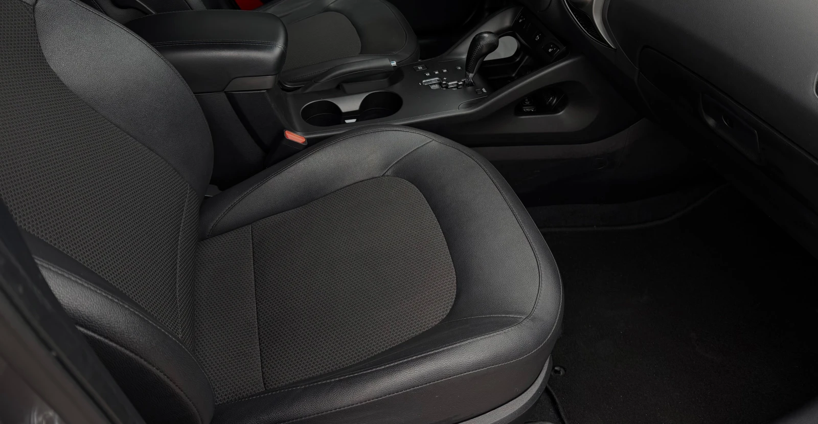 Hyundai IX35 2.0CRDI/FACE-LIFT/4X4/AВТОМАТ/ДОКАЗЕУМ ПРОБЕГ - изображение 10