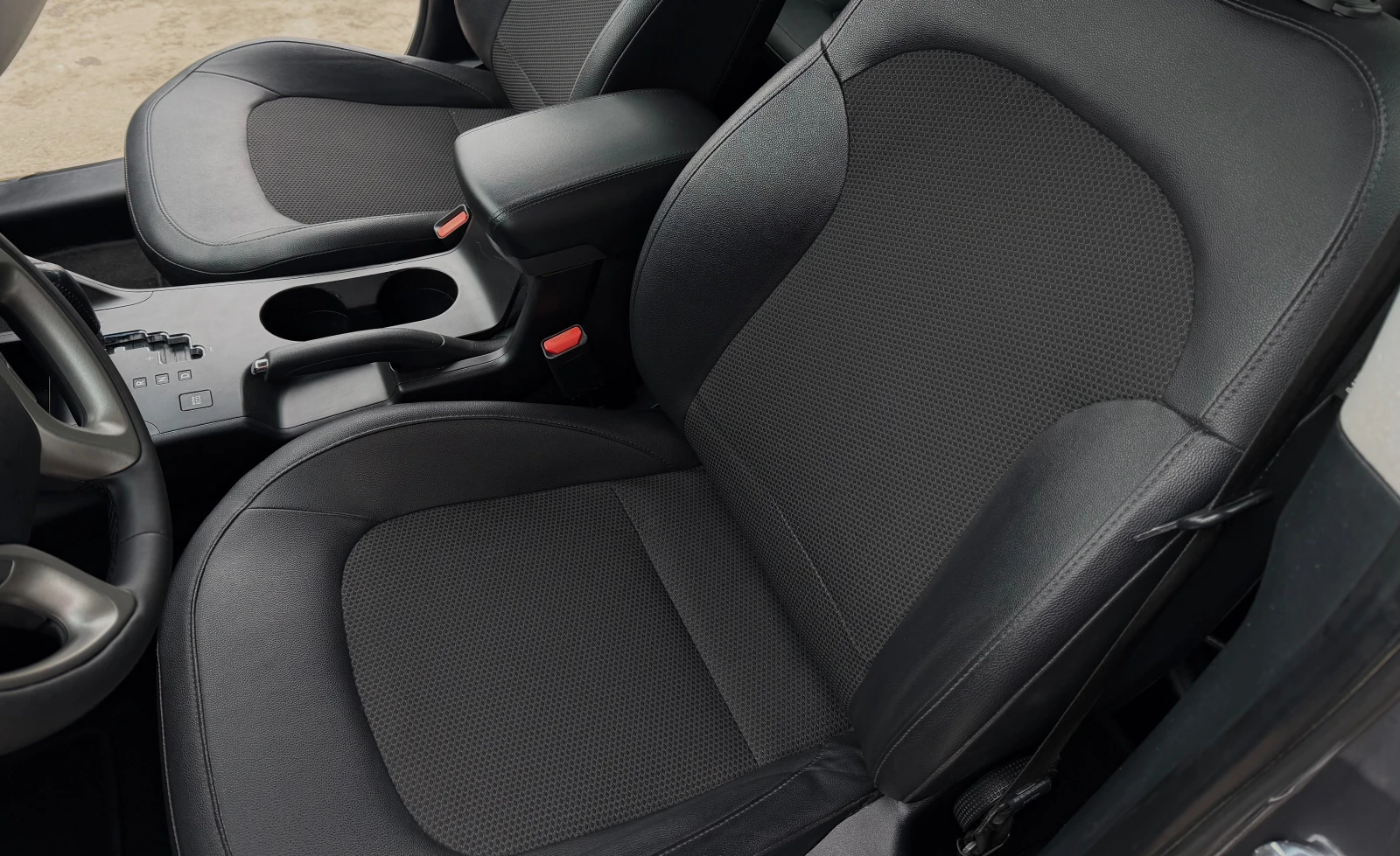 Hyundai IX35 2.0CRDI/FACE-LIFT/4X4/AВТОМАТ/ДОКАЗЕУМ ПРОБЕГ - изображение 9