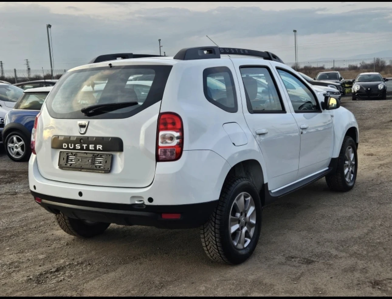 Dacia Duster 1.6 ГАЗ, снимка 3 - Автомобили и джипове - 54463291