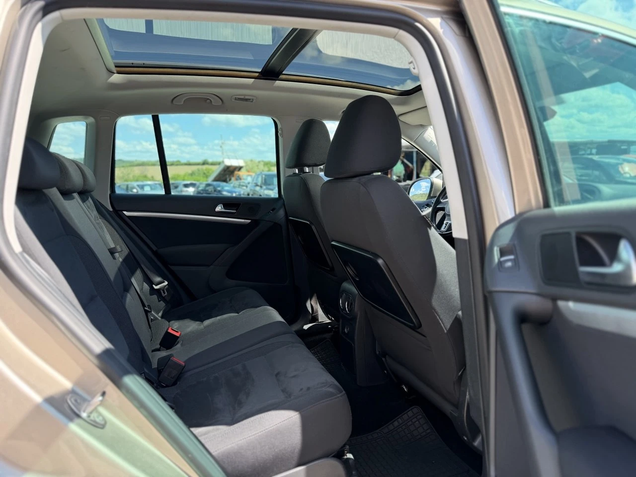 VW Tiguan 2.0TDI DSG 4MOTION, снимка 12 - Автомобили и джипове - 54598546