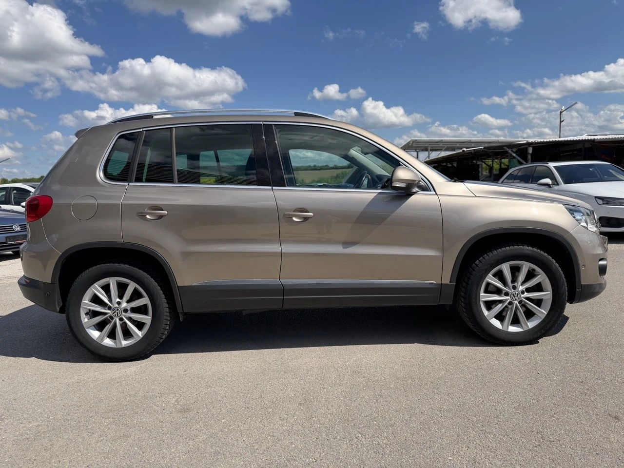 VW Tiguan 2.0TDI DSG 4MOTION, снимка 7 - Автомобили и джипове - 54598546