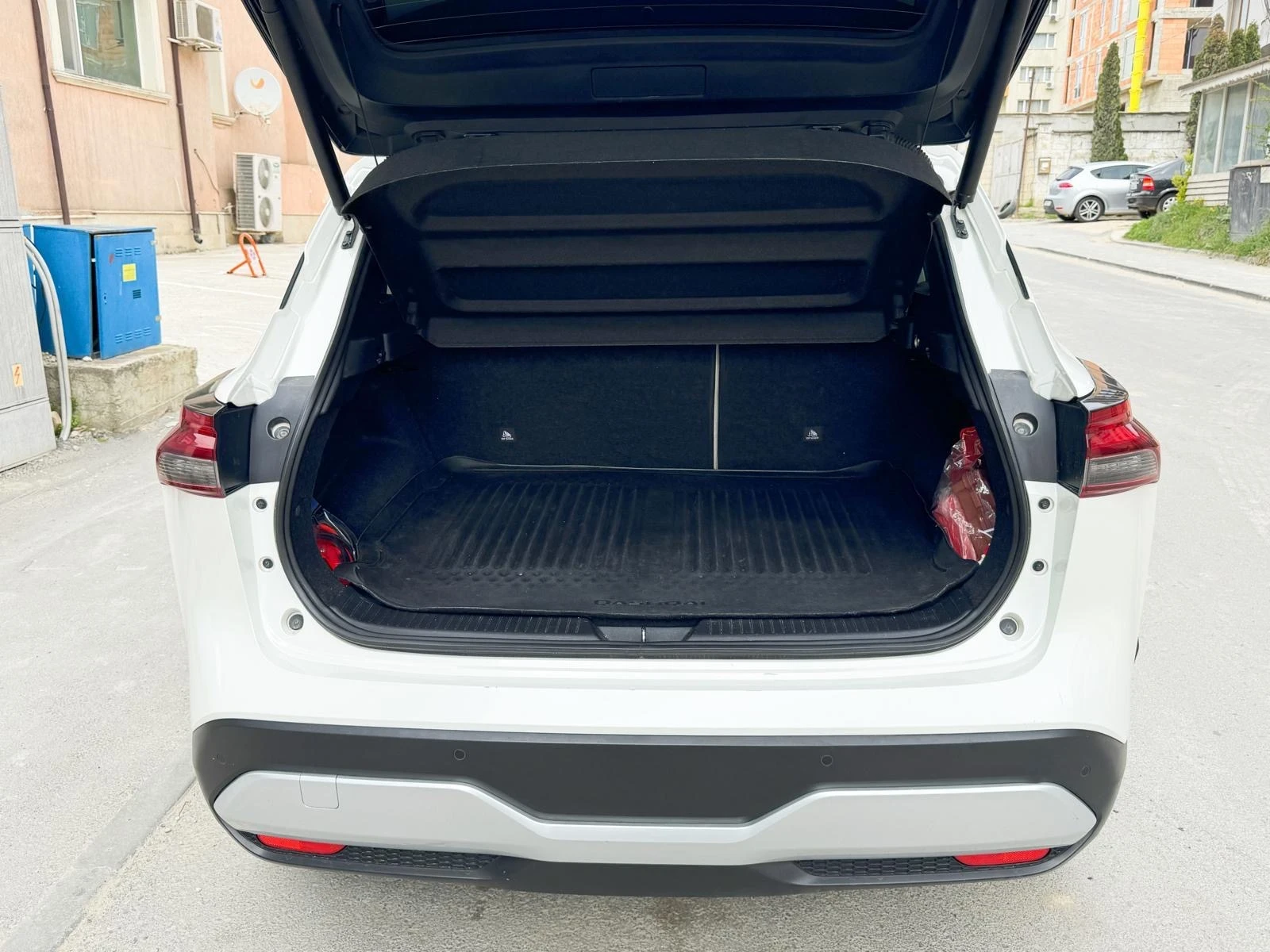 Nissan Qashqai Tekna, снимка 8 - Автомобили и джипове - 54656041