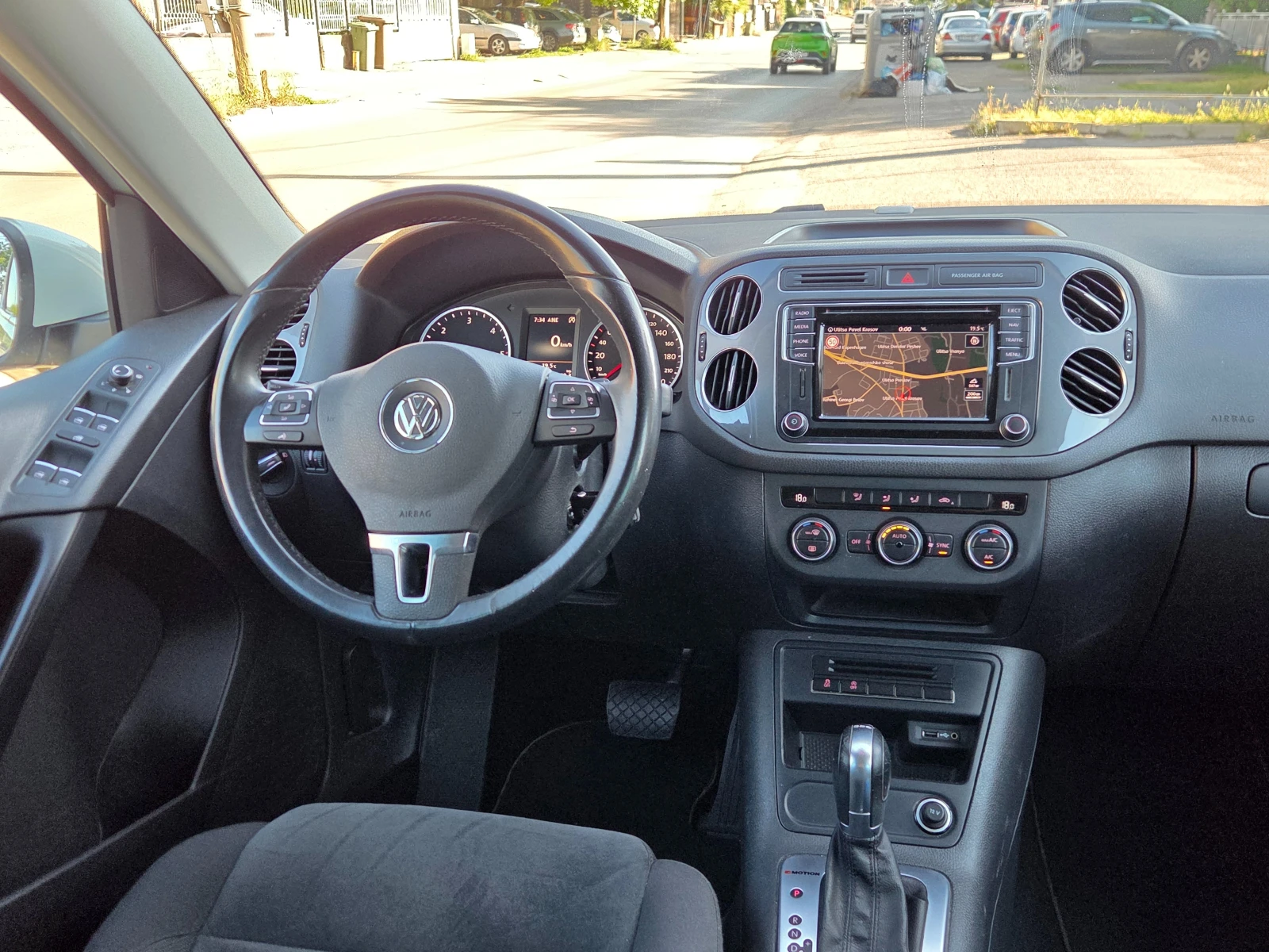 VW Tiguan 2.0TDI 150к.с. 4Motion* LED* УНИКАТ, снимка 13 - Автомобили и джипове - 54685897