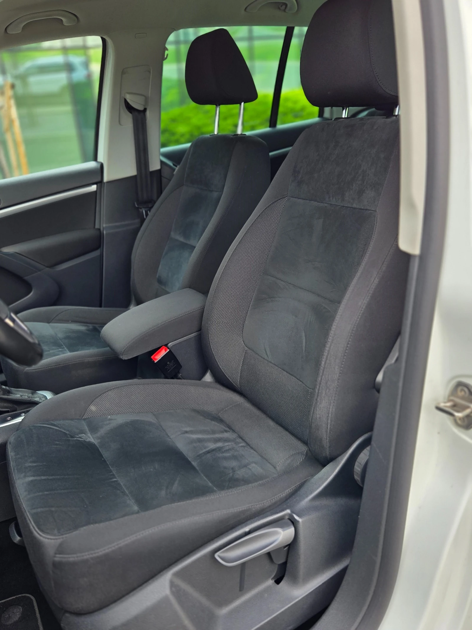VW Tiguan 2.0TDI 150к.с. 4Motion* LED* УНИКАТ, снимка 9 - Автомобили и джипове - 54685897