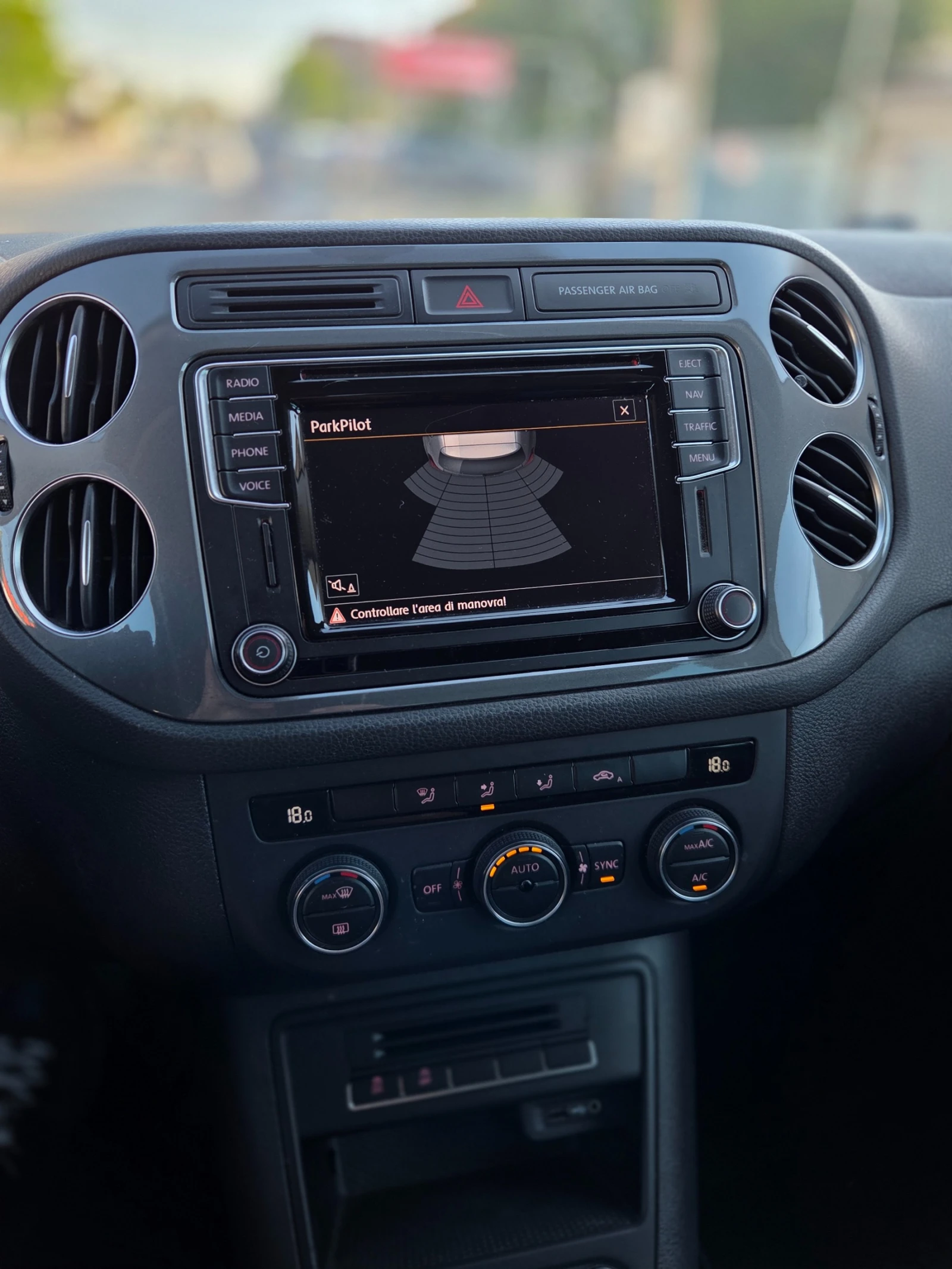 VW Tiguan 2.0TDI 150к.с. 4Motion* LED* УНИКАТ, снимка 10 - Автомобили и джипове - 54685897