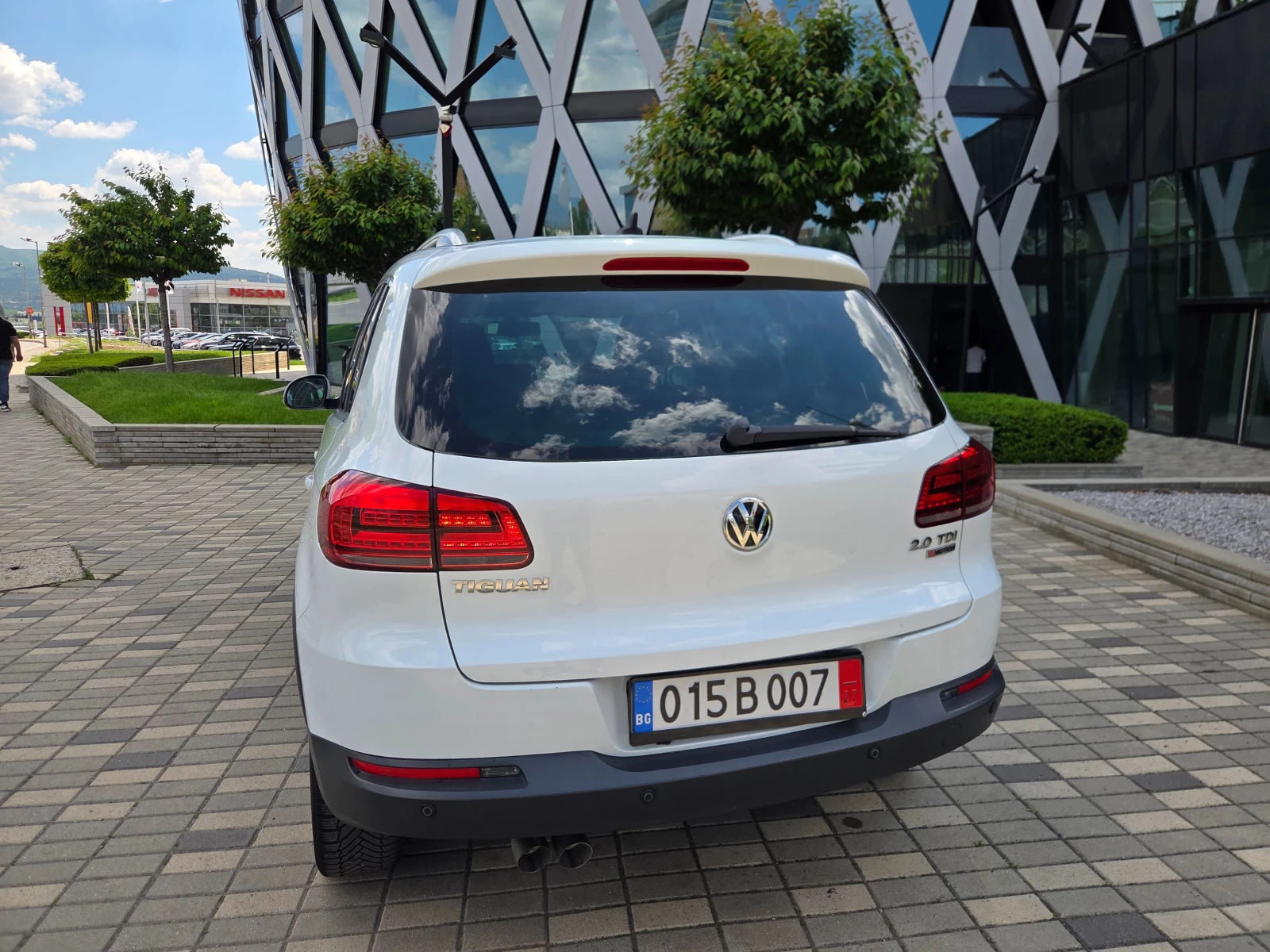 VW Tiguan 2.0TDI 150к.с. 4Motion* LED* УНИКАТ, снимка 3 - Автомобили и джипове - 54685897