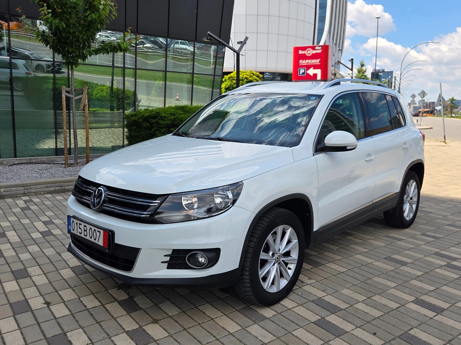 VW Tiguan 2.0TDI 150к.с. 4Motion* LED* УНИКАТ, снимка 5 - Автомобили и джипове - 54685897