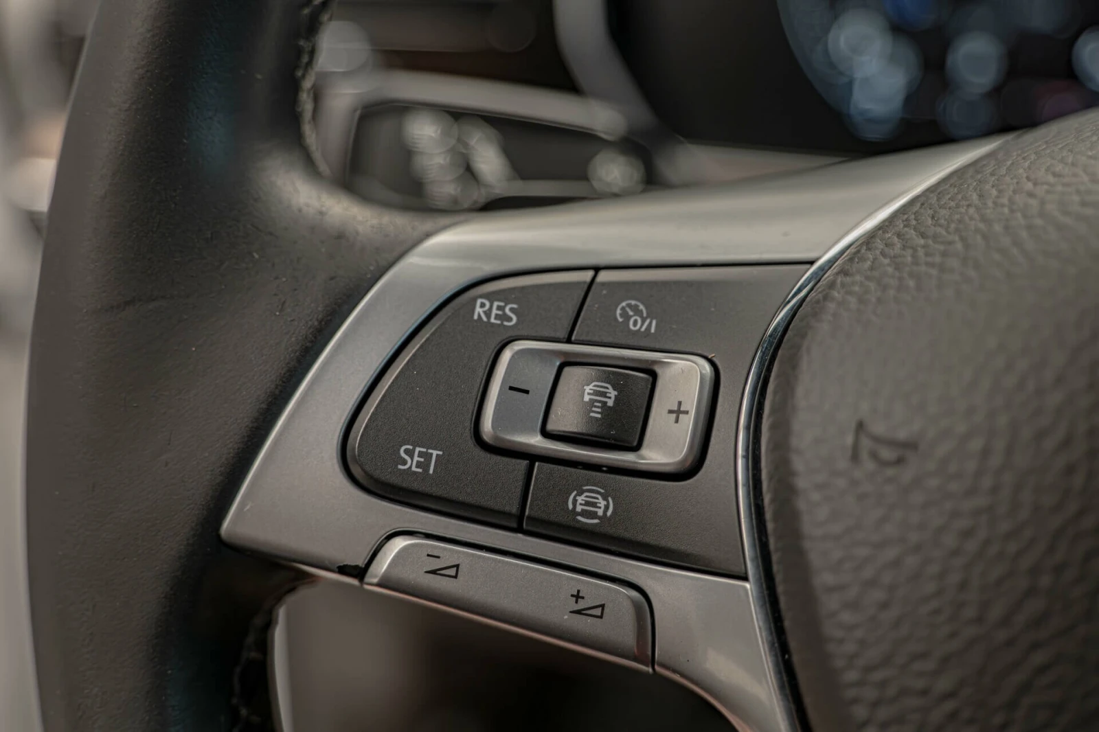 VW Touareg 3.0TDI/ACC/HuD/Virtual/Амбиент/Камера/Lane Assist/, снимка 13 - Автомобили и джипове - 54840386