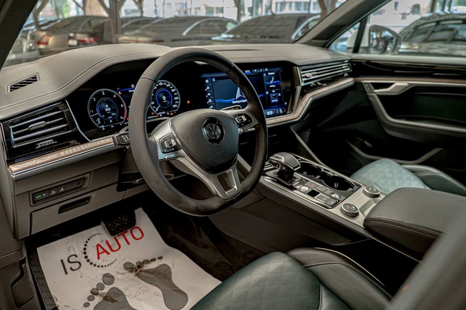 VW Touareg 3.0TDI/ACC/HuD/Virtual/Амбиент/Камера/Lane Assist/, снимка 7 - Автомобили и джипове - 54840386