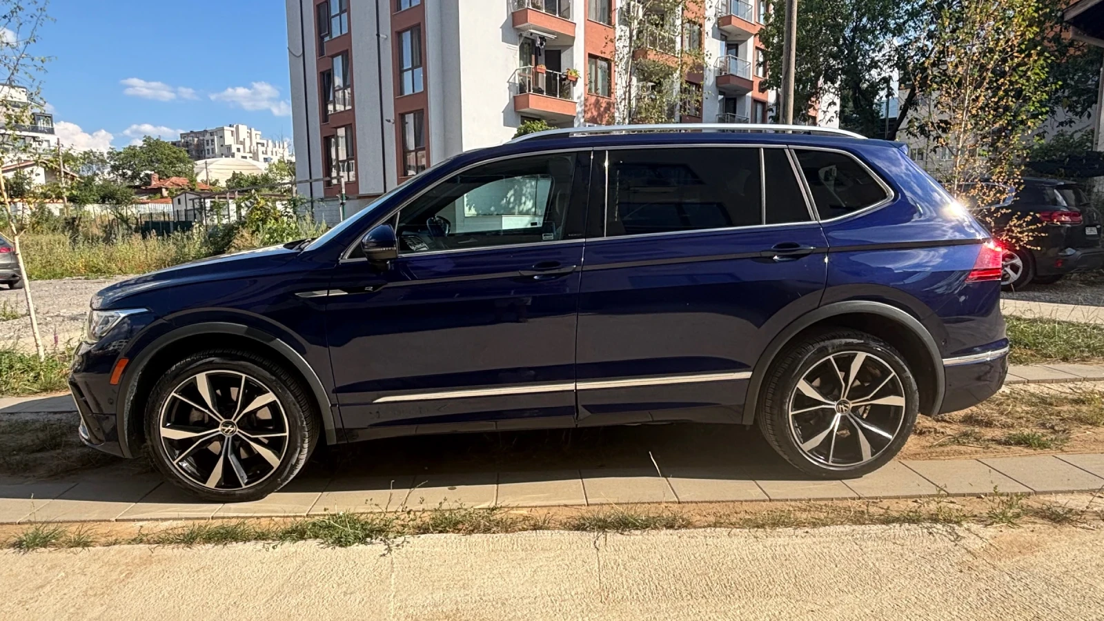 VW Tiguan Allspace Highline R Line 4x4, снимка 3 - Автомобили и джипове - 56031572