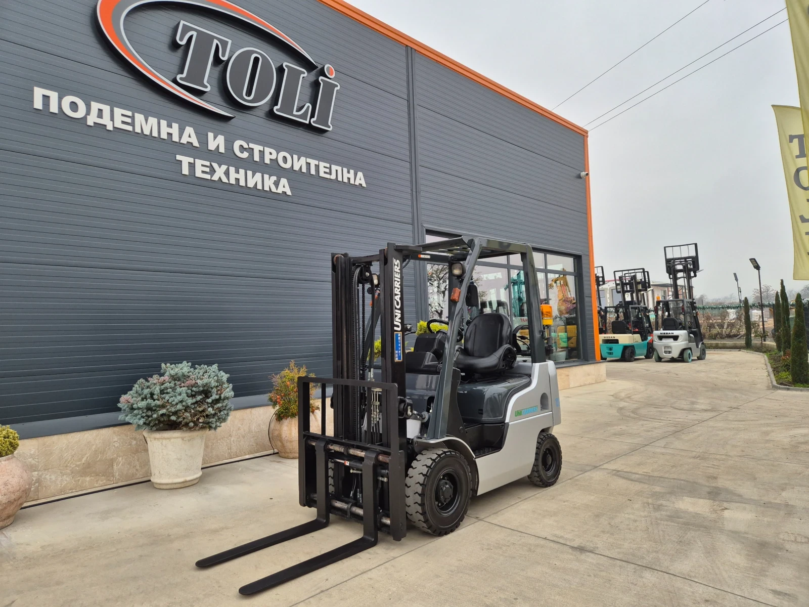 Мотокар Nissan ИЗРАВНИТЕЛ + ПОЗИЦИОНЕР / АВТОМАТ / ГАЗ+ БЕНЗИН , снимка 1