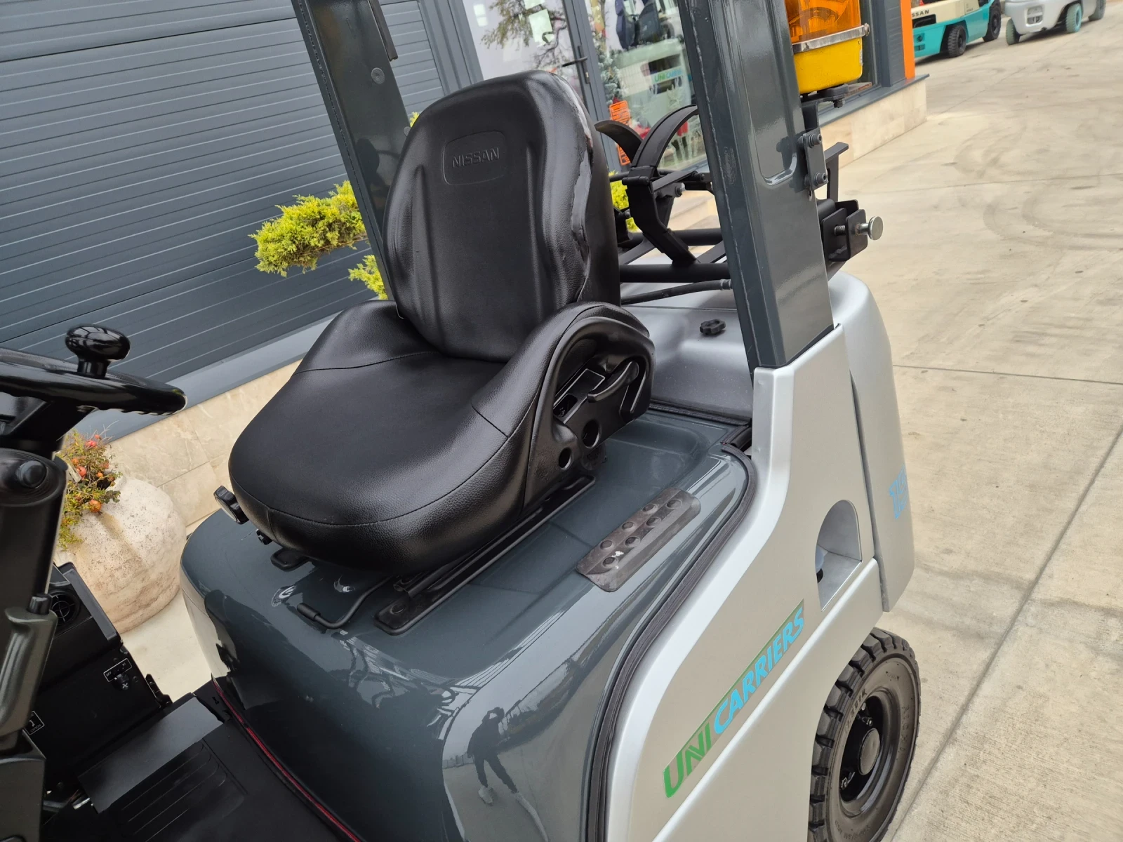  Nissan  +  /  / +   | Mobile.bg   11