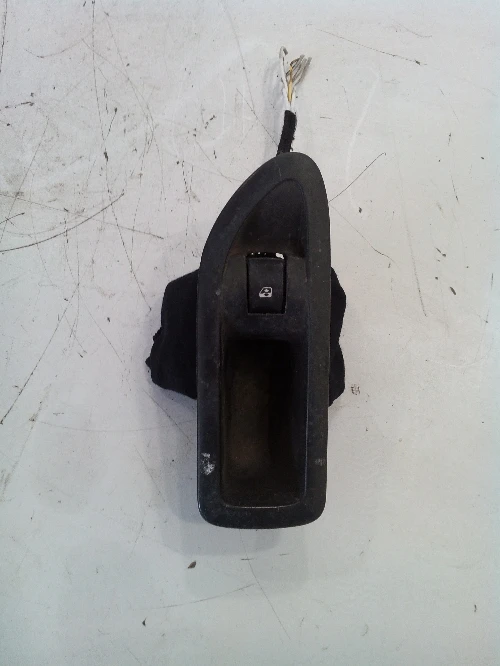 Копче ел.стъкло за Рено Лагуна(задна дясна врата)