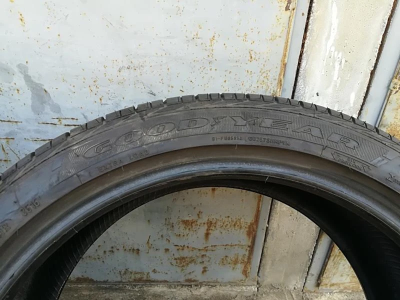 Гуми Летни 245/40R19, снимка 4 - Гуми и джанти - 21495683